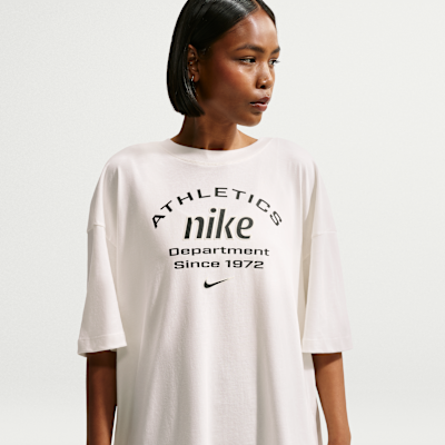 Nike Sportswear Women's Oversized T-Shirt. Nike IL